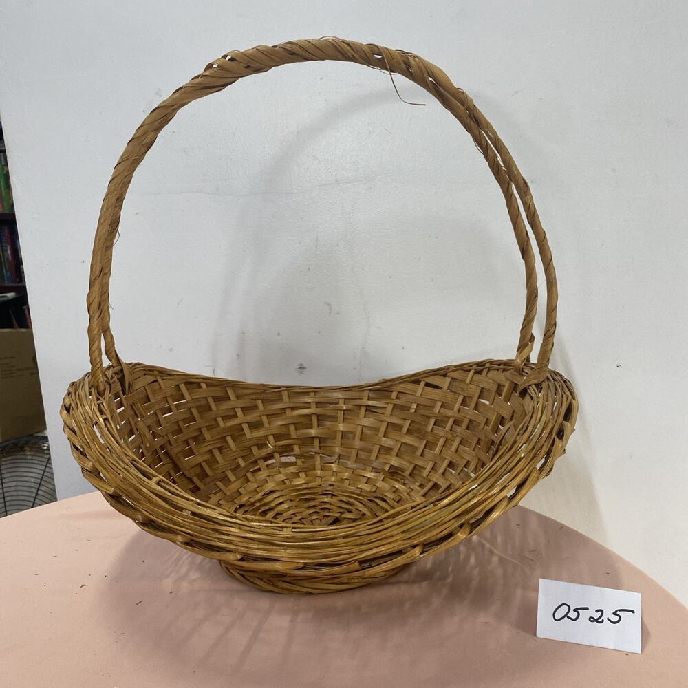 Vintage 80’s Rustic Oval Wicker Rattan Cradle Basket Storage Farmhouse Decor 17”
